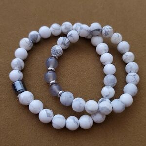 💝Gorgeous Howlite-White & Gray Beaded Bracelet Set